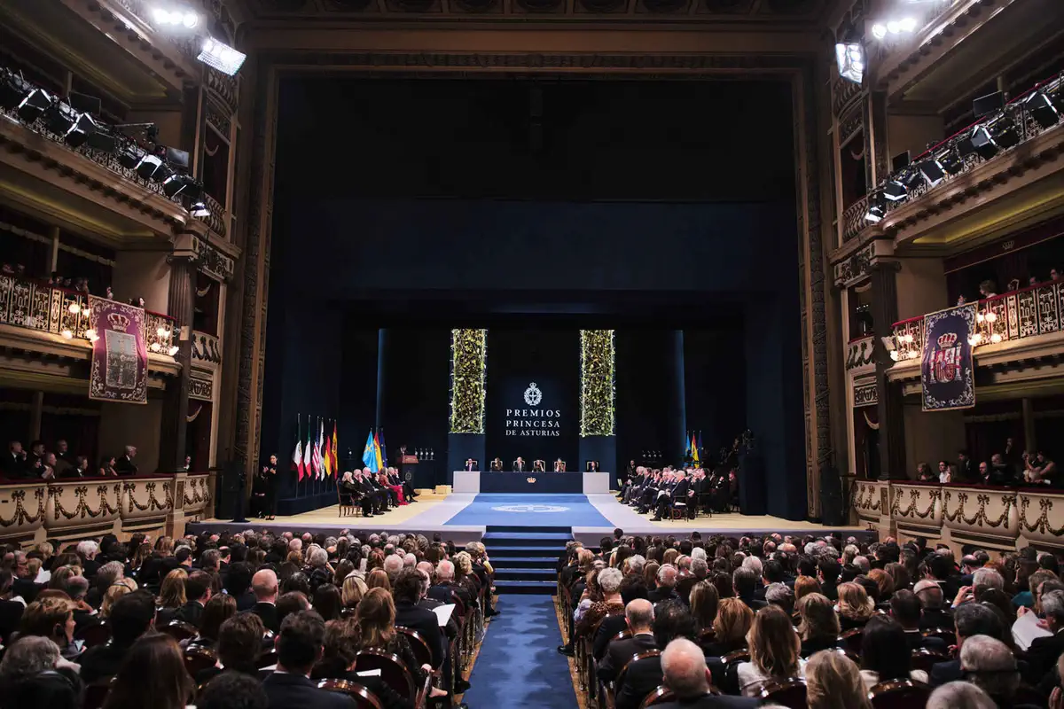 Escenario del Teatro Campoamor durante la ceremonia de entrega de los Premios Princesa de Asturias.