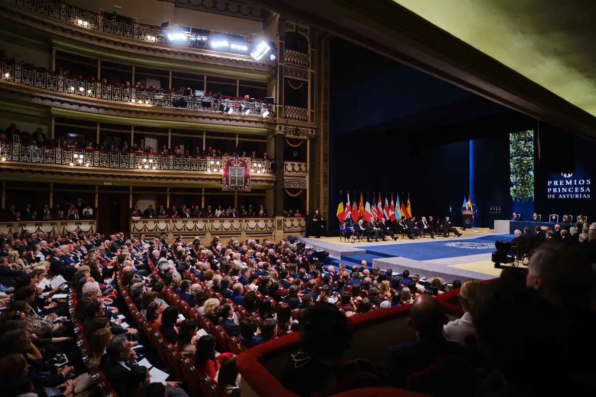 Vista lateral del Teatro Campoamor desde un palco durante la ceremonia de entrega de los Premios Princesa de Asturias.