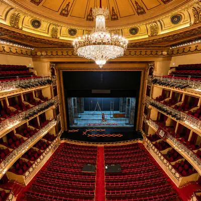 Vista general de la sala del Teatro Campoamor de Oviedo desde el anfiteatro.